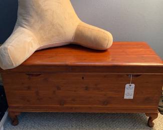 reading pillow, Lane cedar chest
