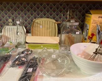 vintage Hamilton Beach electric knife, Dazey churn, etc.