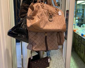 purses and handbags