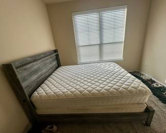 Queen bed and bedframe 
