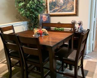 Dining table, rug, and chairs 