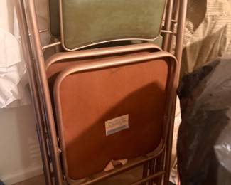 Table and 4 chairs samsonite