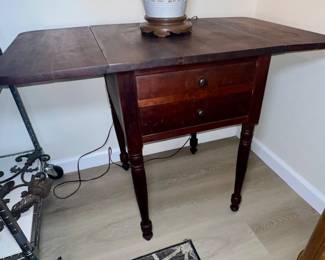 Antique Mahogany Drop Leaf Side Table $45.00