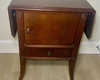 Antique Mahogany Humidor Porcelain Lined $85.00