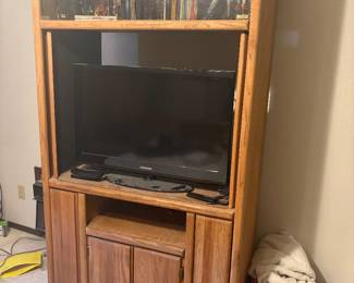Entertainment hutch storage