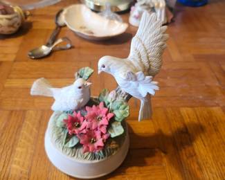 Vintage Musical Bird Figurine  Price: $20  Vintage wind-up musical figurine featuring two white birds with flowers. Plays music when wound.  Condition: Good vintage condition. Untested; sold as shown.  Estimated Value:  Estate Sale: $20 Online: $25–40 Antique Shop: $40–55  Buyer pays shipping or local pickup available.