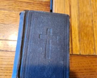 Antique Pocket Books & Leather Diary (2-Piece Lot) – c. 1899–1906 Two antique pocket-sized books including a genuine leather Ward's Little Diary with handwritten notes and a Daily Food devotional dated 1899. Original bindings with age-appropriate wear and period inscriptions. A nice collection for antique book, ephemera, and Victorian paper collectors.  Price: $35.00 for the lot  Buyer pays shipping or local pickup available.