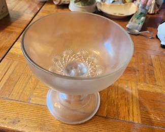 Vintage Clear Art Glass Bowl  Price: $12  Vintage clear art glass bowl with modern freeform design. Great for candy, potpourri, or display.  Condition: Good pre-owned condition with no visible chips or cracks.  Estimated Value:  Estate Sale: $12 Online: $15–25 Antique Shop: $25–40  Buyer pays shipping or local pickup available