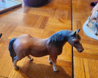 Vintage Brown Horse Figurine – Hand-Painted Collectible  Beautiful vintage horse figurine featuring realistic sculpted detail with a rich brown coat, black mane and tail, and white socks. A wonderful decorative piece for horse lovers, ranch décor, or collectors of equine figurines. Displays well on a shelf, bookcase, or curio cabinet. Good vintage condition with light wear consistent with age. Please review all photos for condition.  Manufacturer: Unknown (possible Breyer – mark not visible) Approximate Year: 1970s–1990s Material: Molded plastic/resin Condition: Good vintage condition with no obvious cracks or repairs visible. Color: Bay with black mane and tail Suggested Estate Sale Value Quick Sale: $10–15