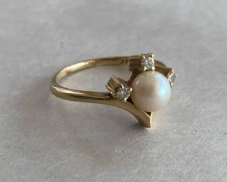 14k Gold Diamond and Pearl Ring