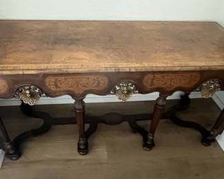 Decorative console table with one hidden drawer