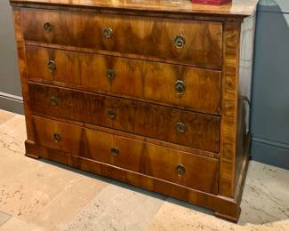 Antique chest of drawers