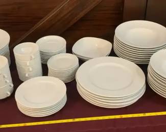 Sur La Table Dining Set  126 Pc