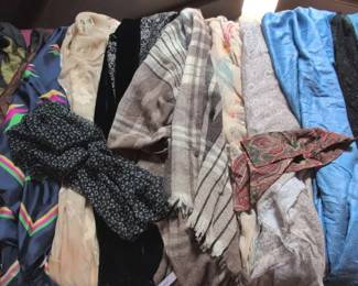 Ladies Scarves 16pc