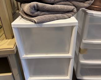 Storage bins