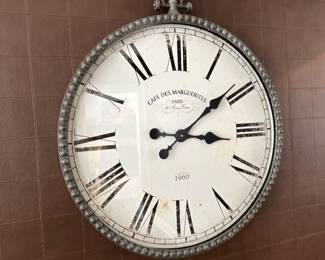 Large wall clock 