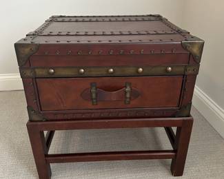 (2) matching trunk side tables/nightstands....