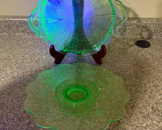 Lot 2: Vintage Uranium Cake Plate and Handled Dish