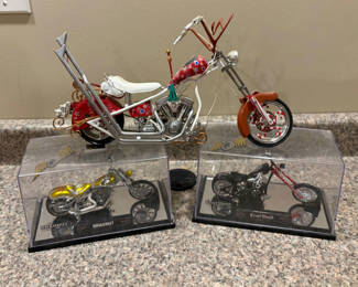 Lot 25: 3 Motorcycle Models Displayed