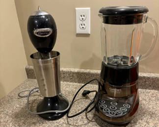 Lot 23: Cuisinart Blender and Hamilton Beach Drink Mixer