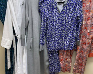 Lot 193: Sleepwear