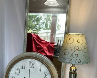 Lot 142: Home Decor