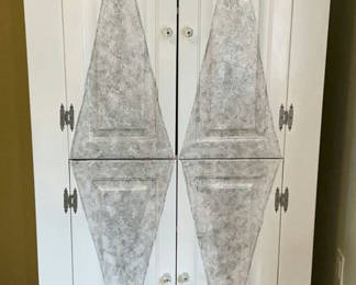 Lot 164: Shabby Chic Handpainted Cabinet