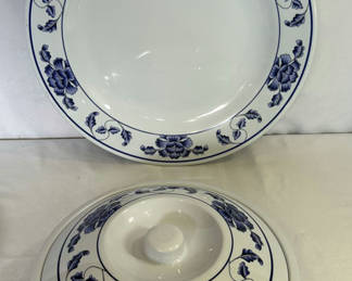Lot 115: TAI- HONG Blue And White Plastic Servingware