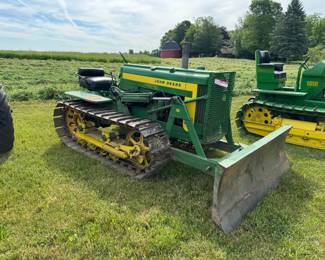 John Deere 420 Crawer Tractor with dozer blade