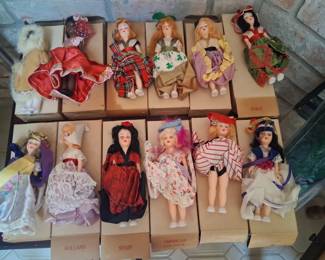 Arco Gas Dolls of the World 1970s
