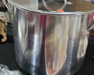 STAINLESS STEEL STOCK POT WITH LID