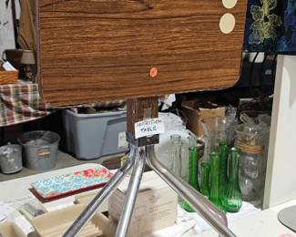 PROJECTOR TABLE