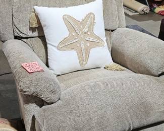 RECLINER CHAIR