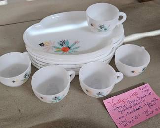 VINTAGE ATOMIC SNACK SET PLATES / CUPS