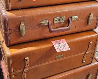 VINTAGE SUITCASE LOT