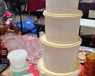 TUPPERWARE LOT