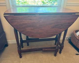 Gateleg table