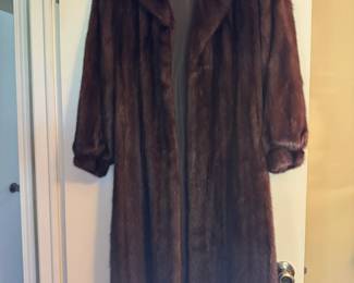 Willam Furs Reno, full length, size medium (fits like large)