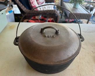 Martin, Florence, AL bean pot with lid and handle, No. 10