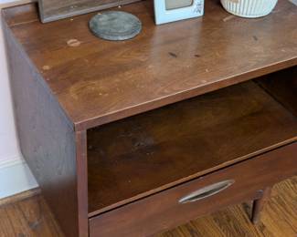 Broyhill Sculptra Nightstand