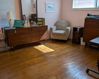 Broyhill Sculptra Dresser and Mirror