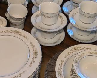 Wyndham "Penrose" China Set