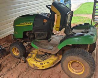 Riding lawnmower