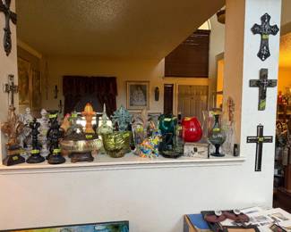 Large collection of Fleur-de-lis