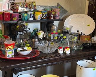 Kitchen items, Pyrex