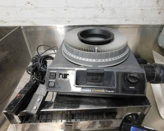 Carousel slide projector and extra carousels