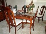 nice dining table w/leaf & 6 chairs