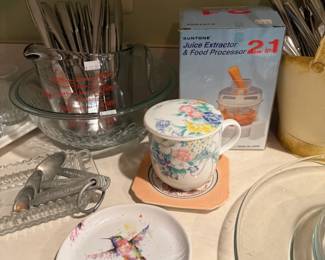 Liquid Measuring Cup, Silverware