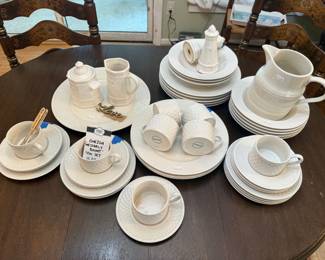 Oneida Westerly Basket 40 pc Set