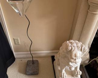 Floor vase and marble lions